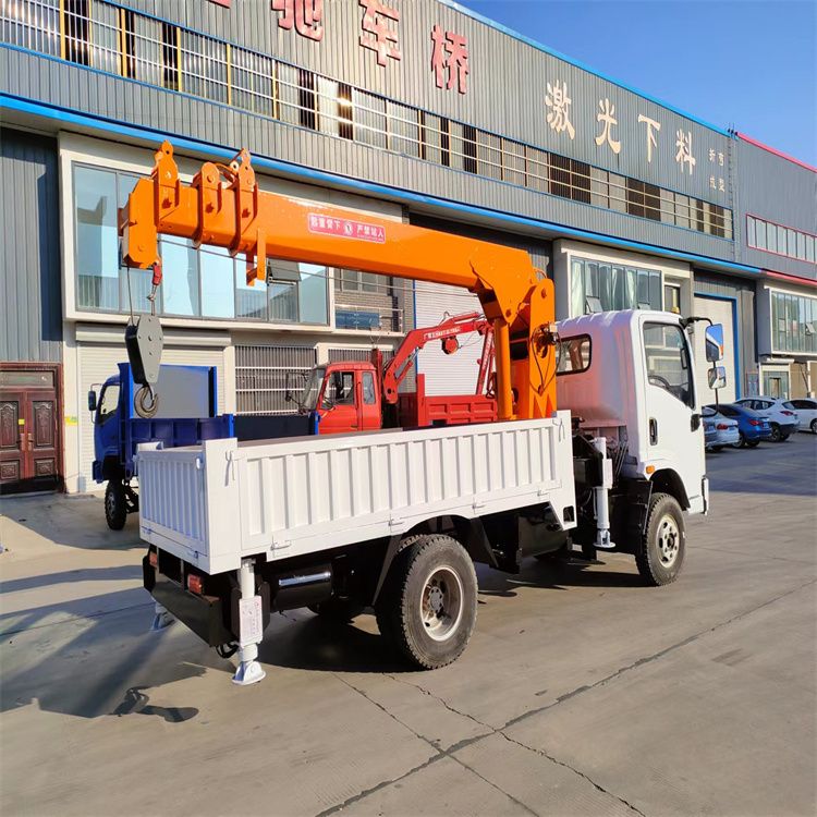 康巴什区三轮随车吊定制 农用改装机自备吊中瑞长期出售